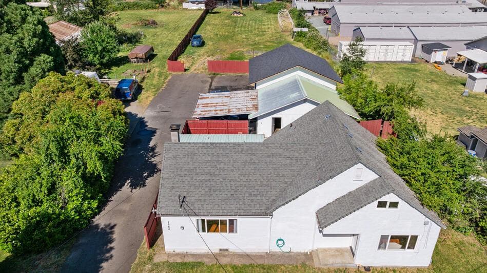 Photo of 1564 Carnahan 3 of 33