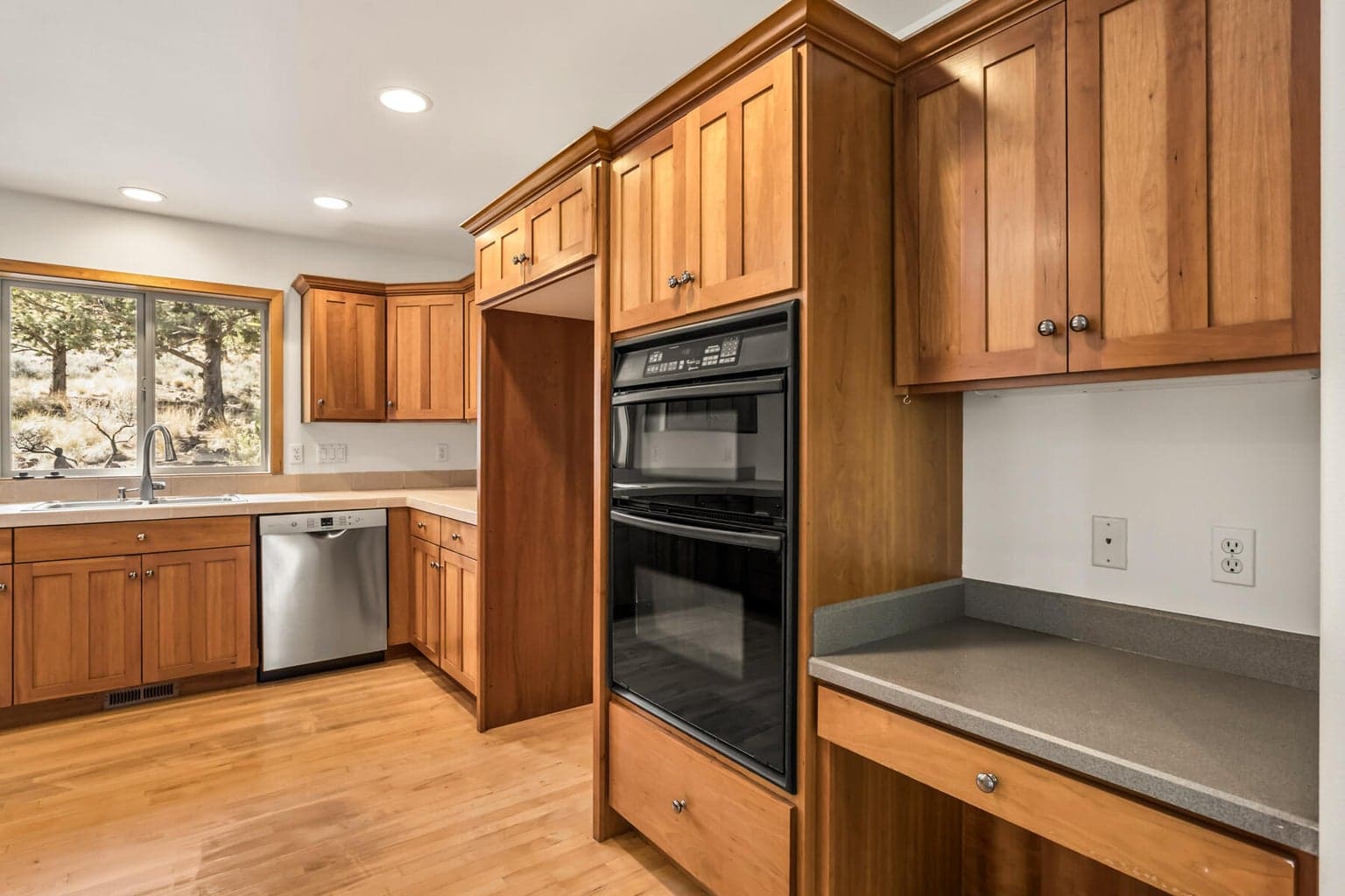 Photo of 2863 NW Fairway Heights Drive 16 of 47