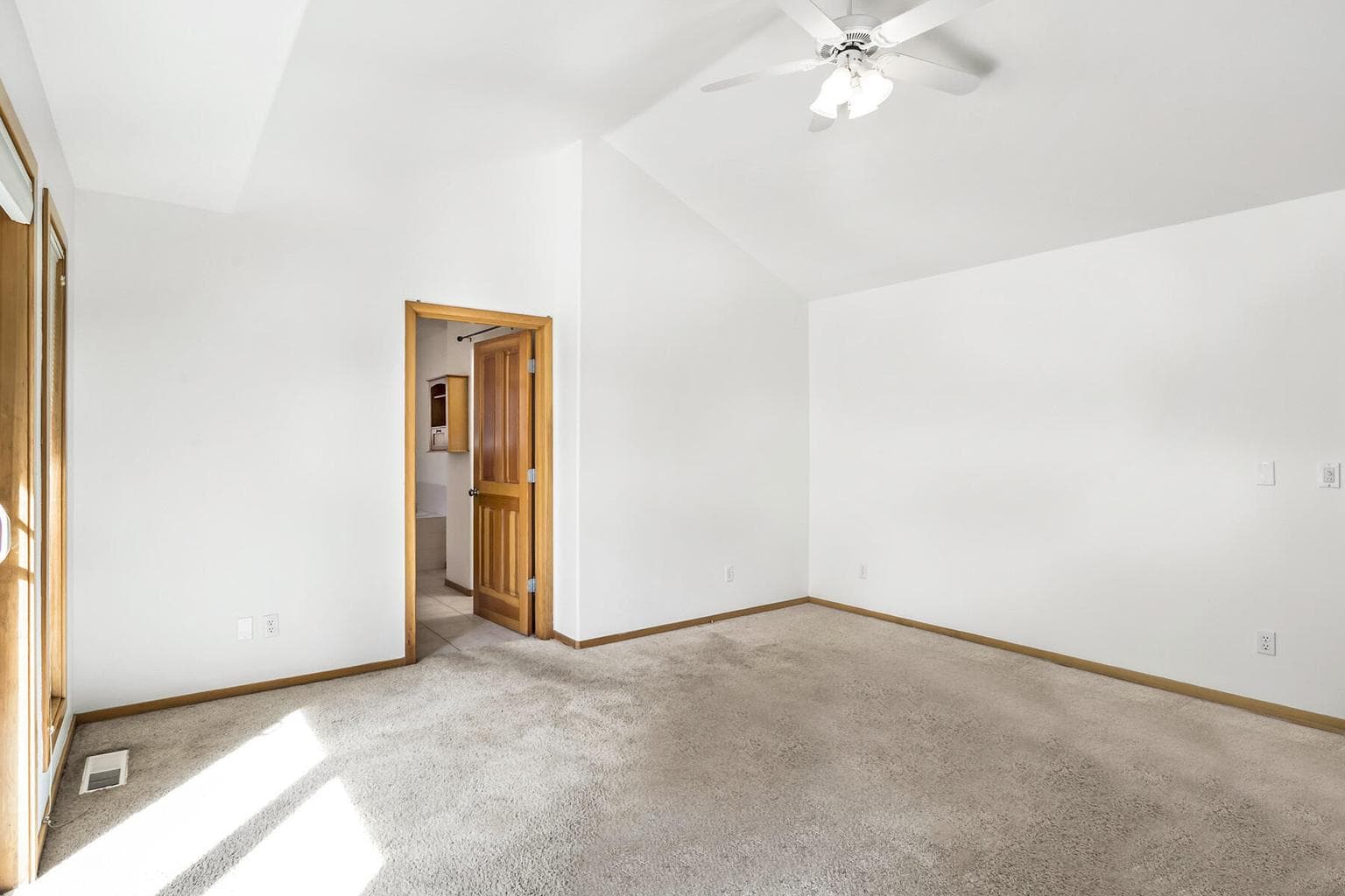 Photo of 2863 NW Fairway Heights Drive 20 of 47