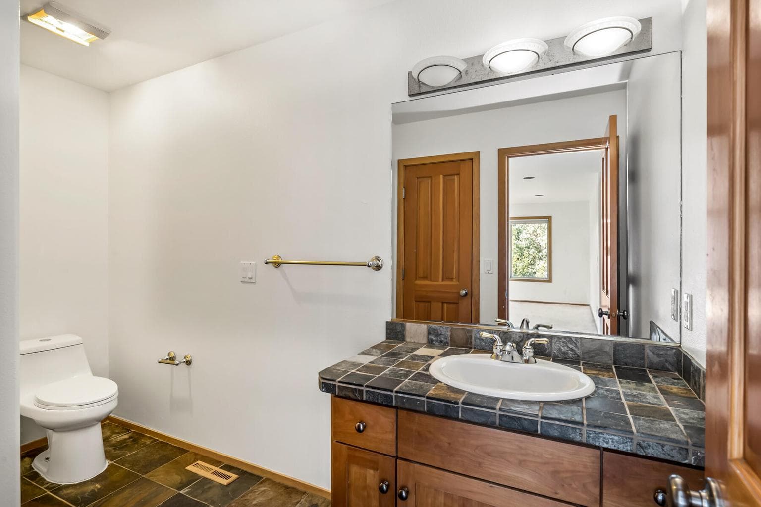 Photo of 2863 NW Fairway Heights Drive 24 of 47