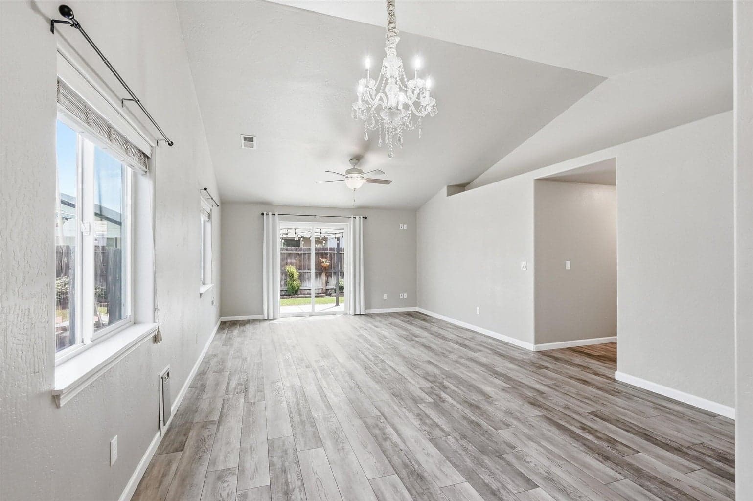 Photo of 518 Woodlark 4 of 23
