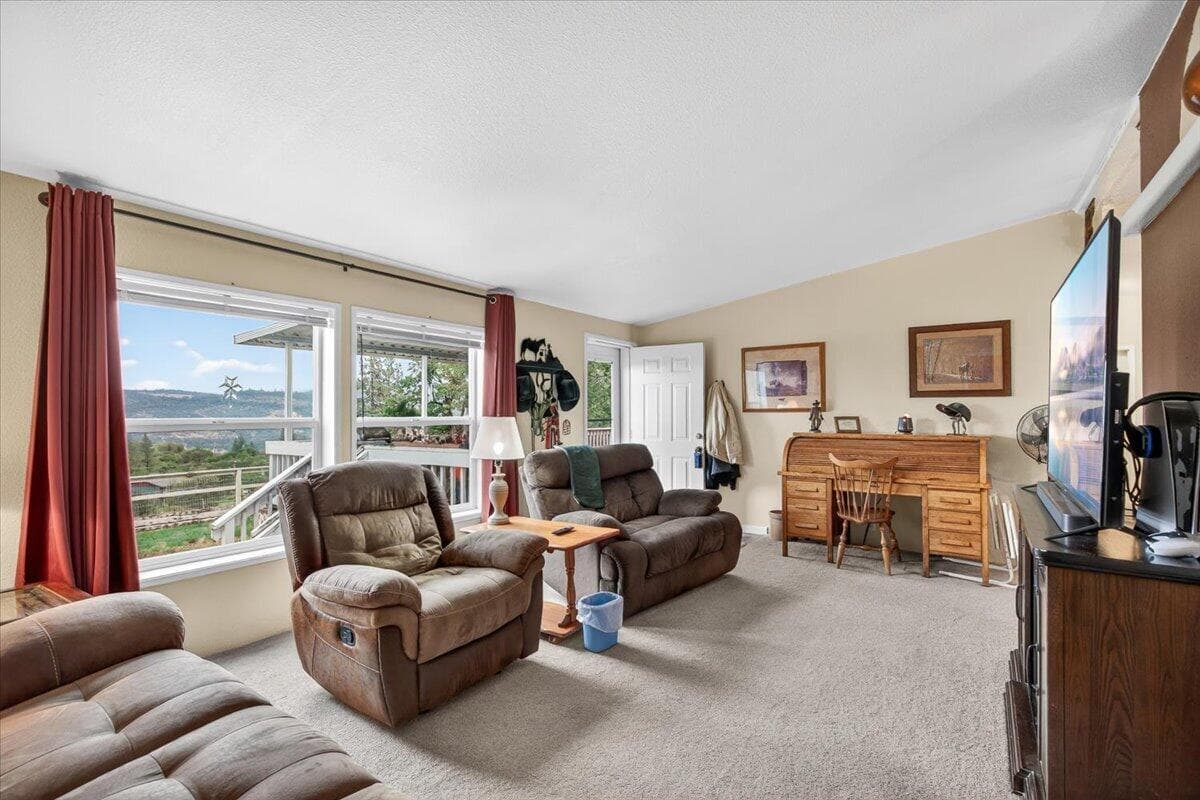 Photo of 483 Wren Ridge 5 of 34