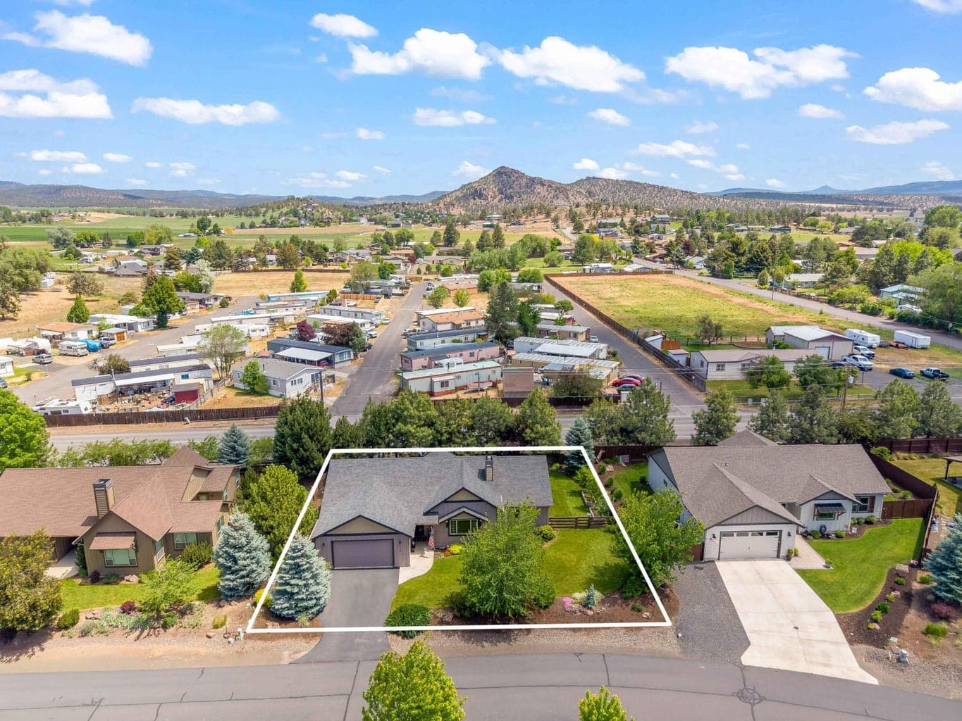 Photo of 210 NW Saddle Ridge Loop 36 of 37
