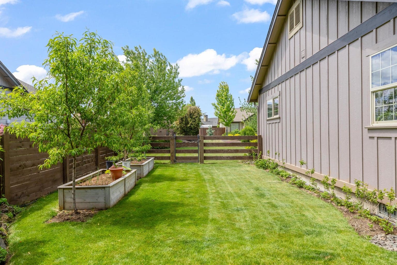 Photo of 210 NW Saddle Ridge Loop 28 of 37