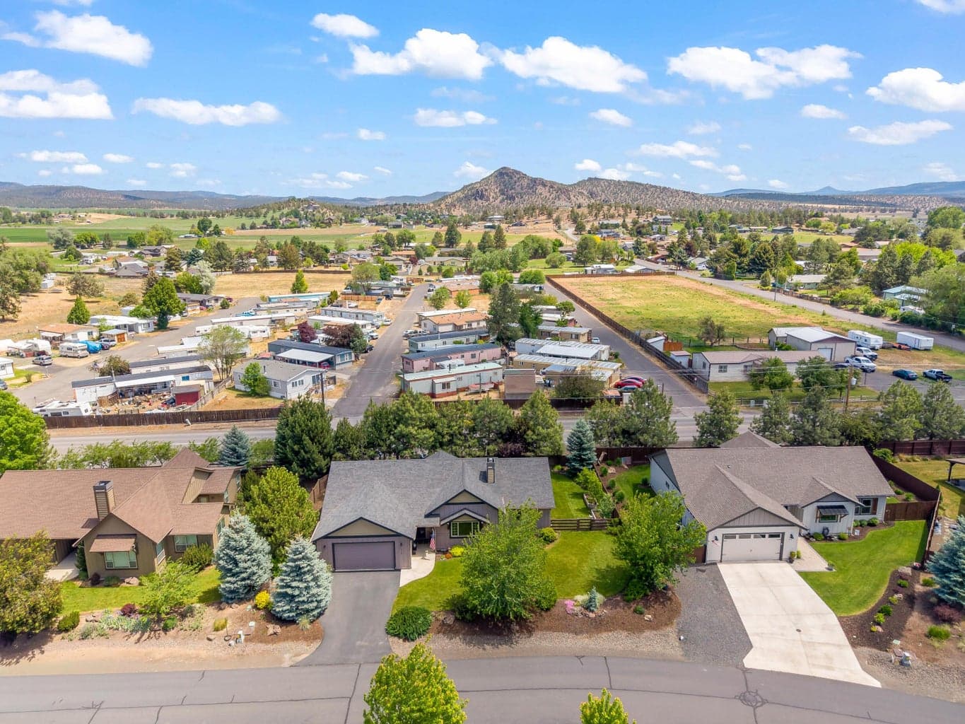 Photo of 210 NW Saddle Ridge Loop 32 of 37