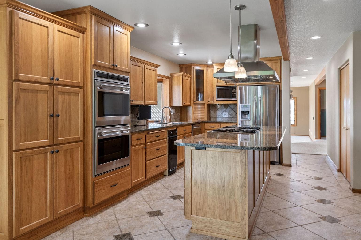 Photo of 21546 Maplemoor 5 of 38