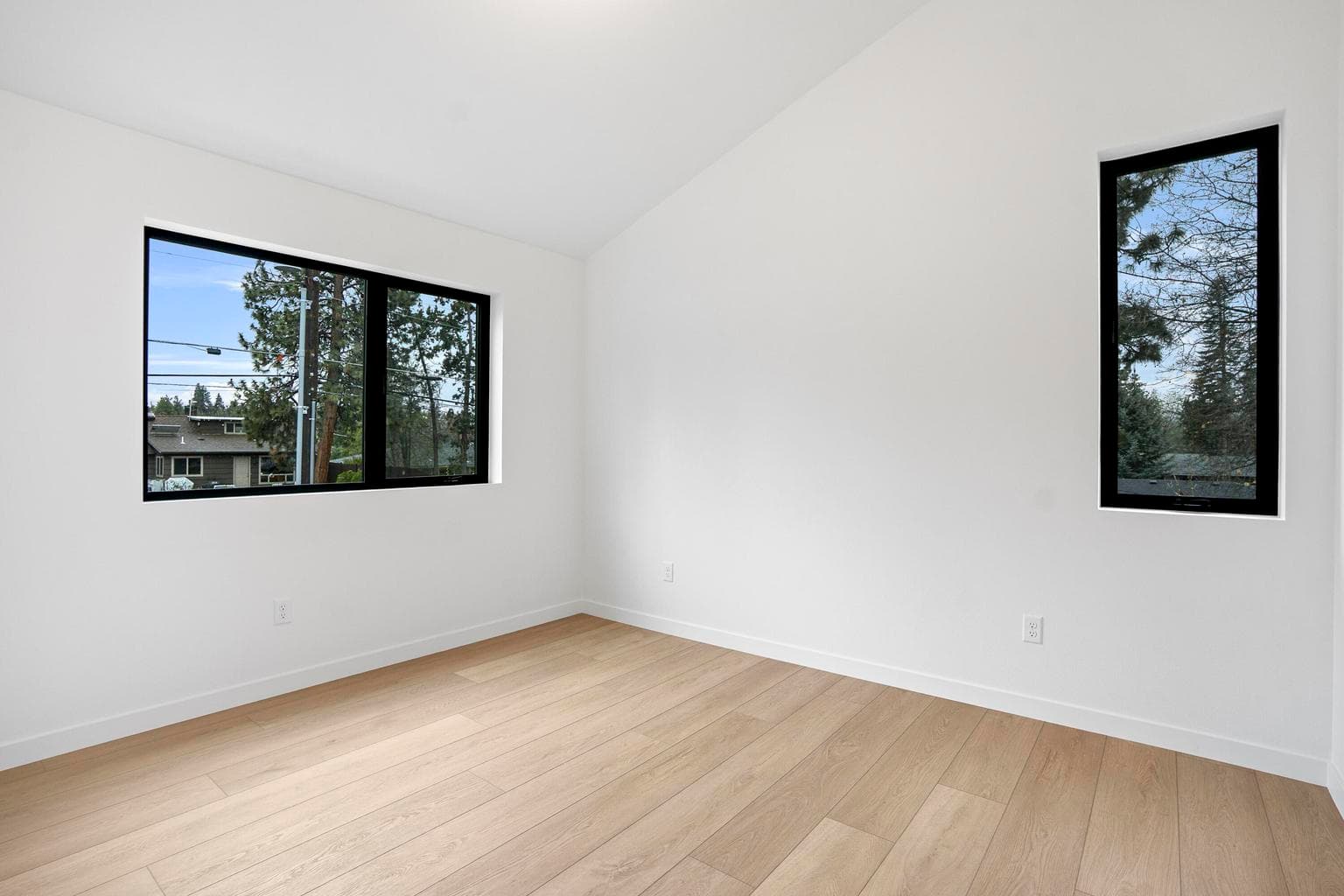 Photo of 637 NE Marshall Avenue 12 of 20