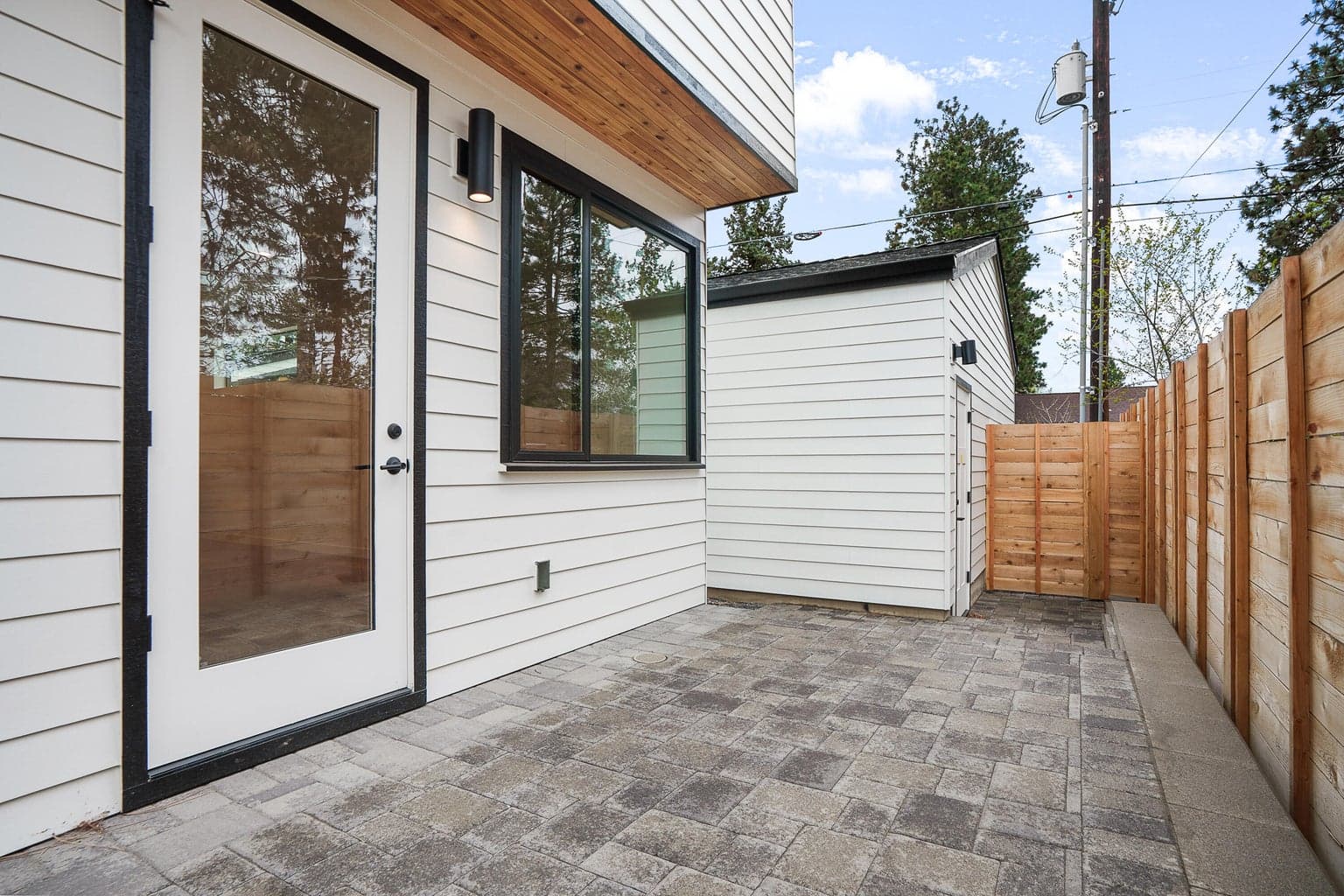 Photo of 637 NE Marshall Avenue 16 of 20