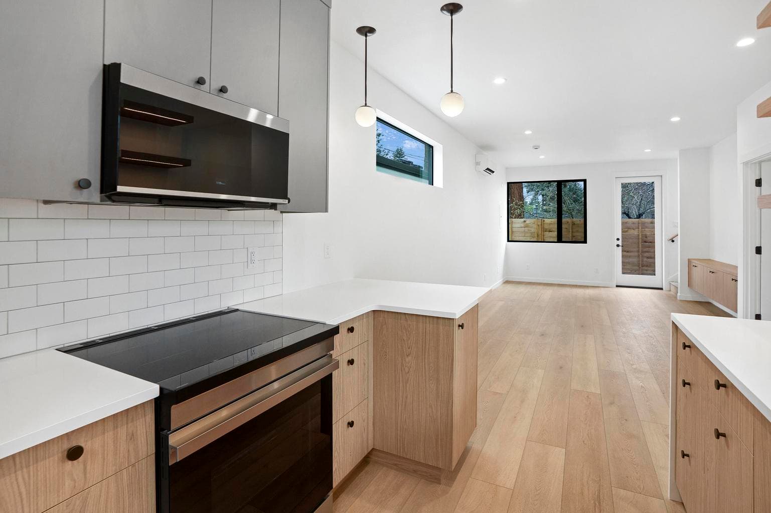 Photo of 637 Marshall Avenue 5 of 20