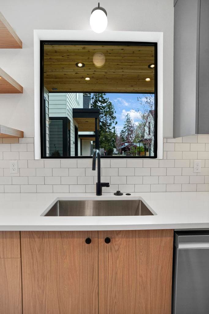 Photo of 637 Marshall Avenue 6 of 20