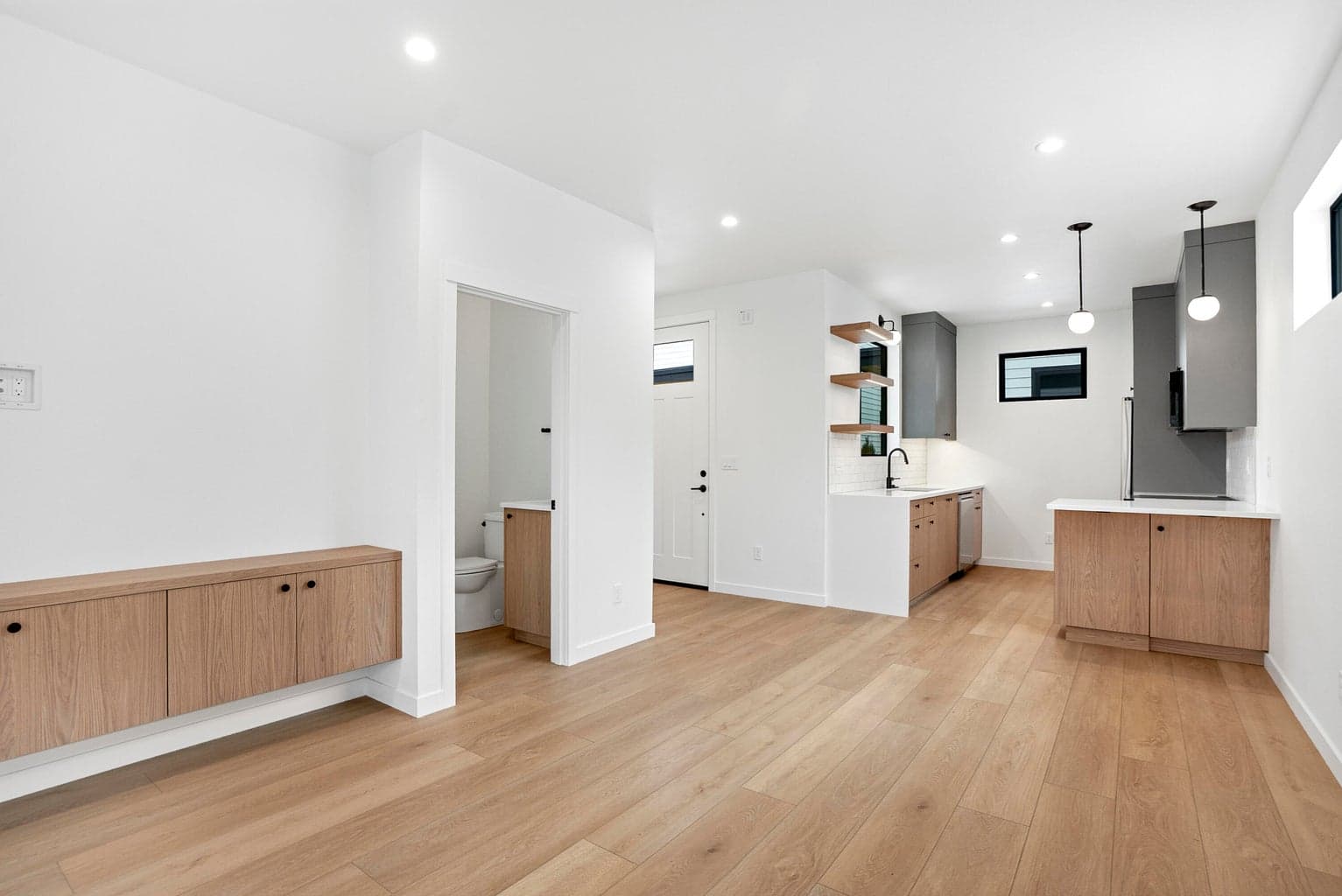 Photo of 637 NE Marshall Avenue 8 of 20