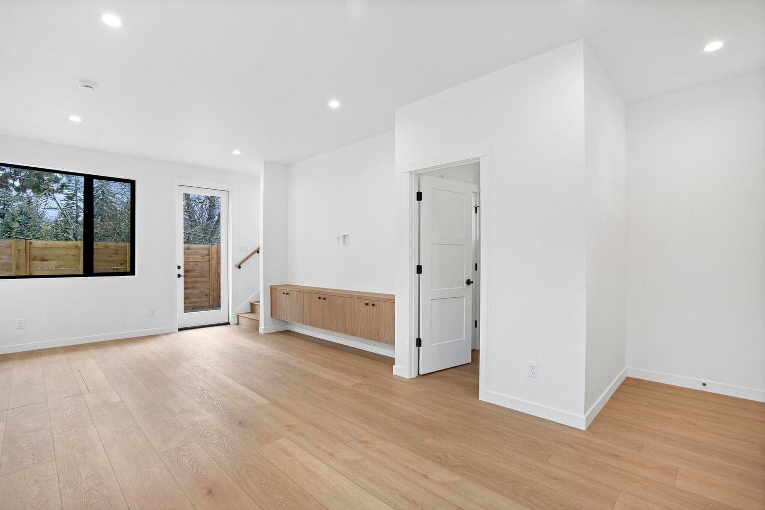 Photo of 637 NE Marshall Avenue 9 of 20