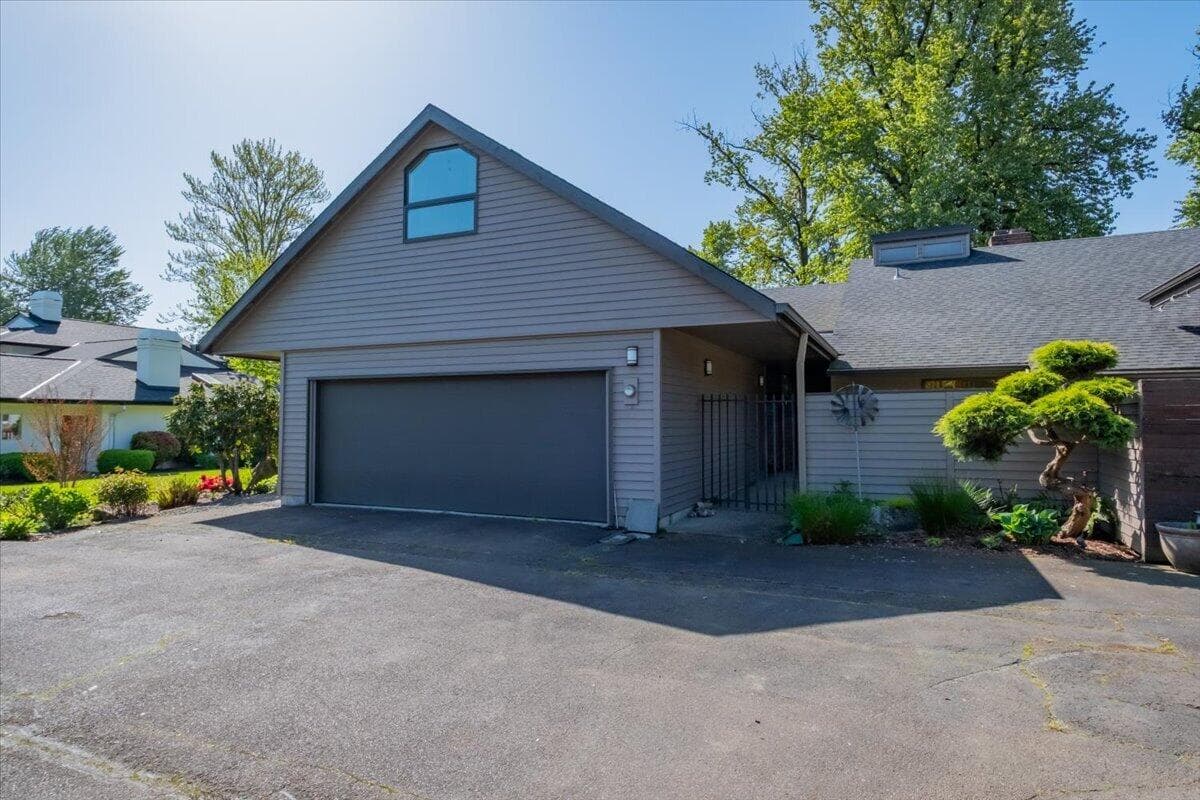 Photo of 31320 Parkway 5 of 50
