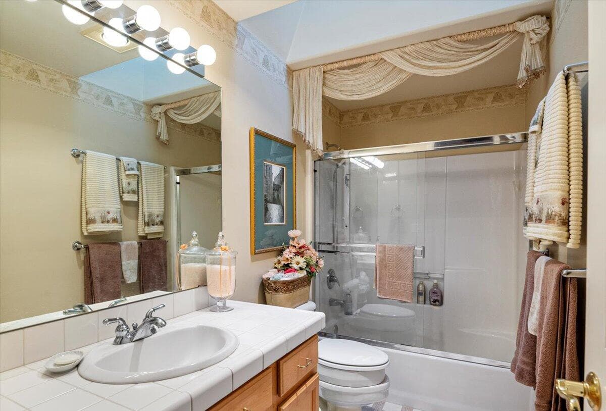 Photo of 3746 SW Xero Avenue 28 of 41