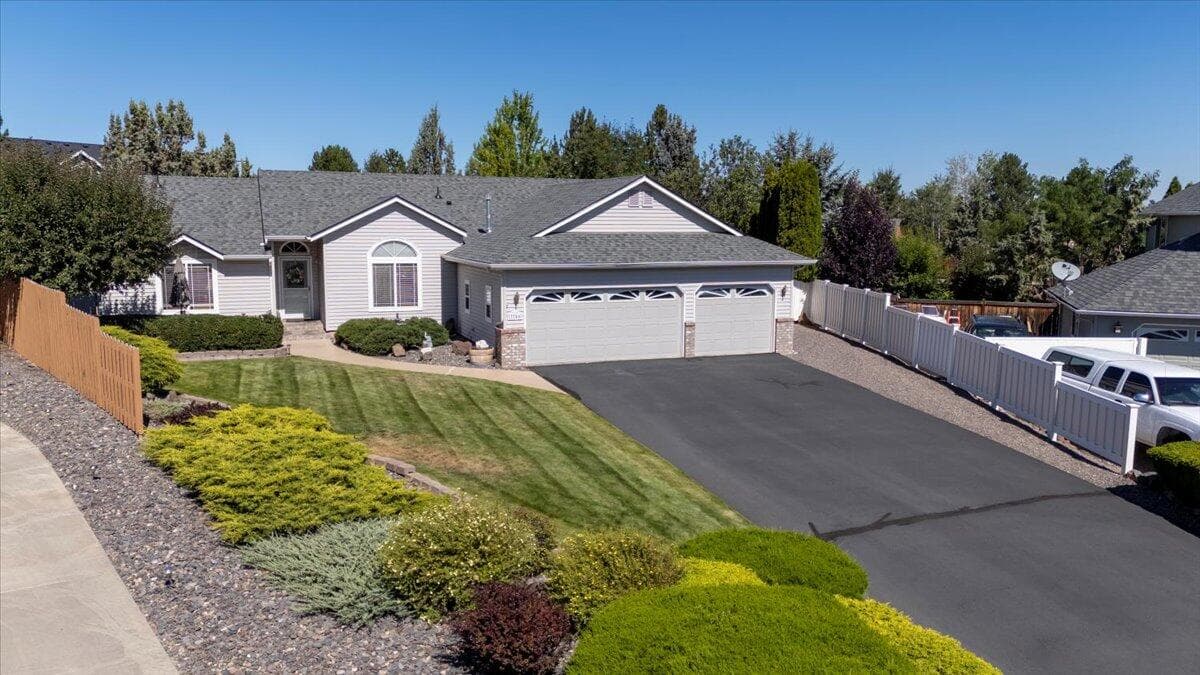 Photo of 3746 SW Xero Avenue 41 of 41