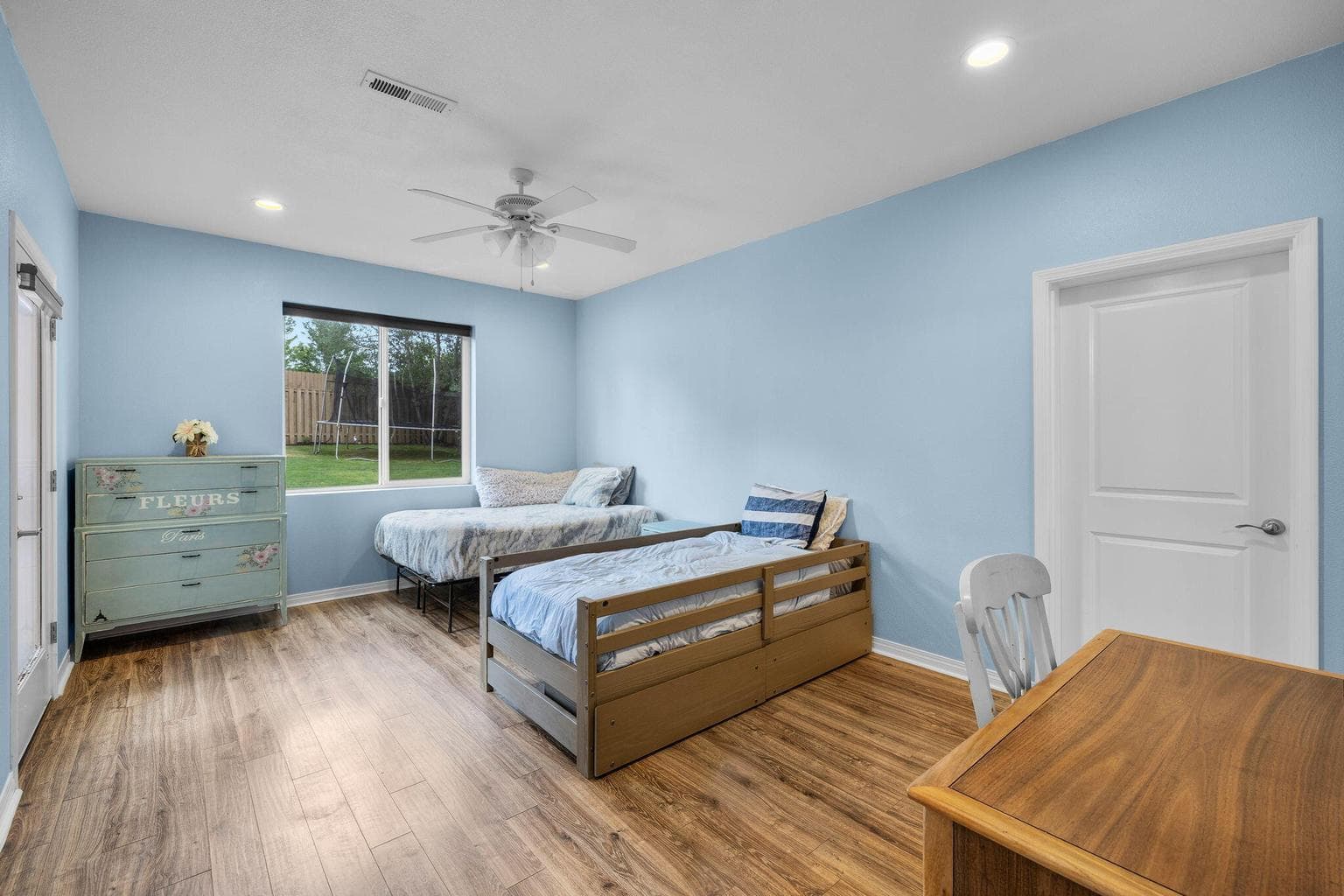 Photo of 2800 SW 49th Street 9 of 30