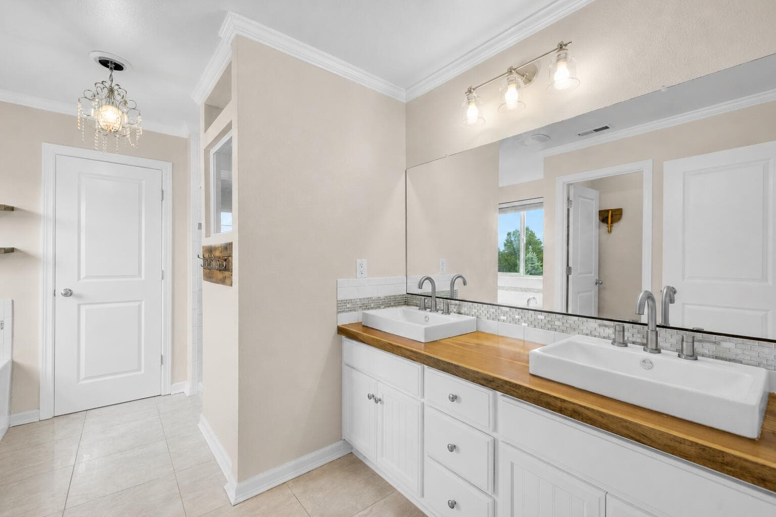 Photo of 2800 SW 49th Street 17 of 30