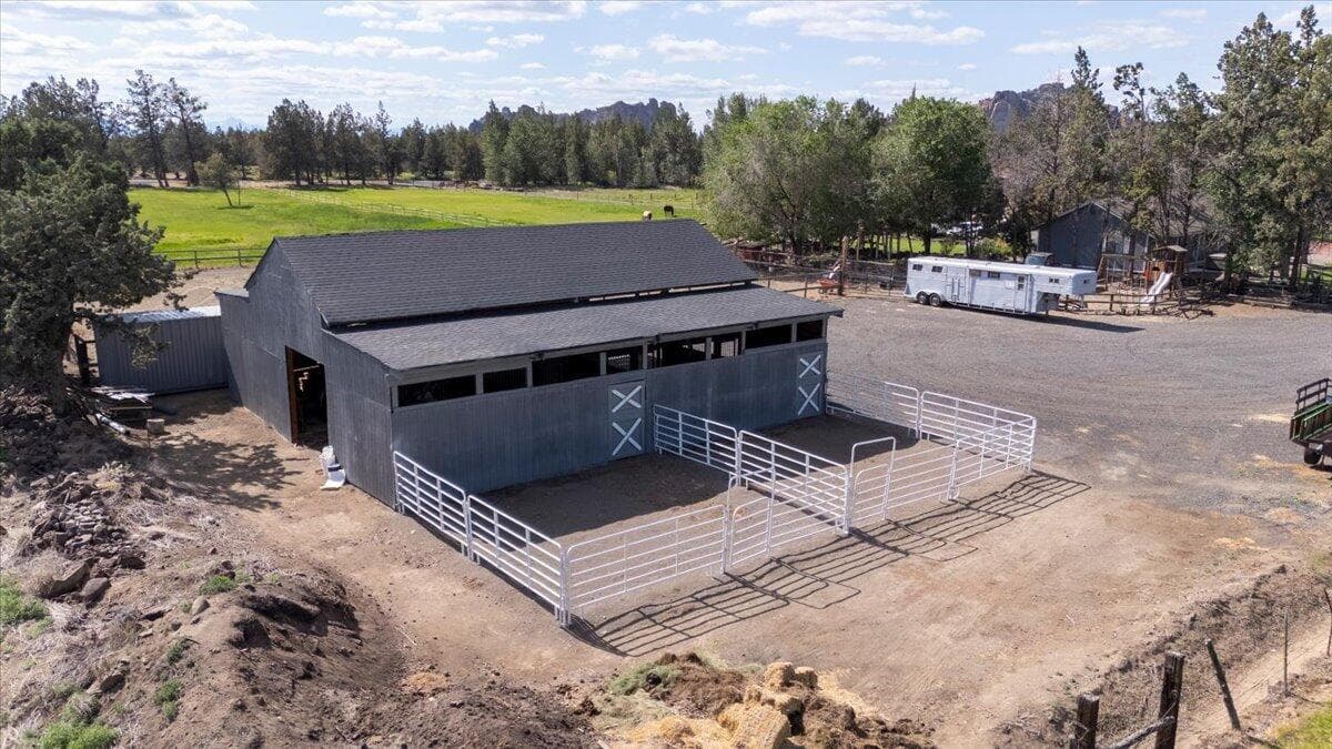 Photo of 8516 NE 33rd Street 36 of 57