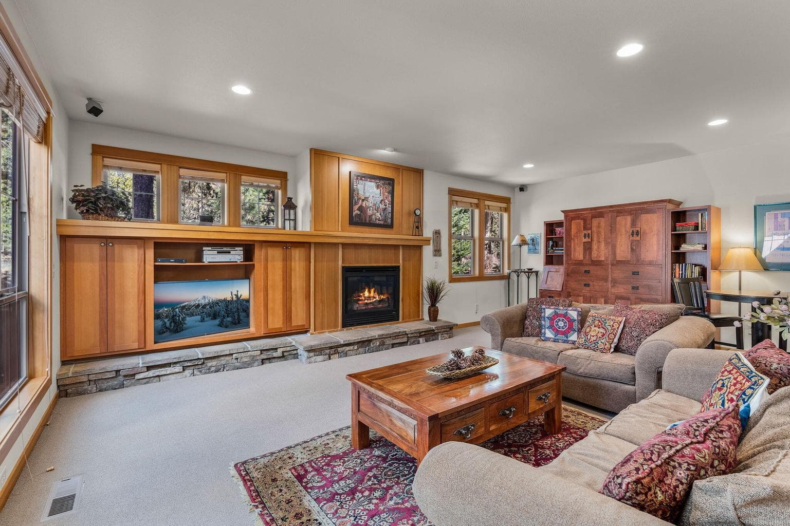 Photo of 57124 Evergreen Loop 12 of 37