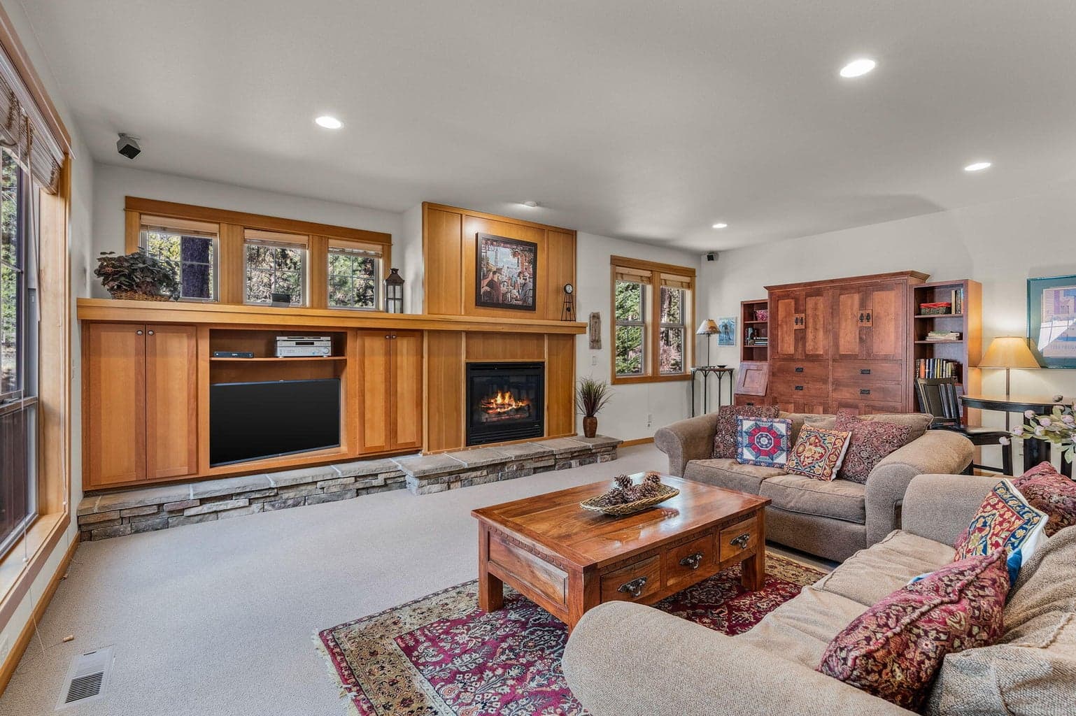Photo of 57124 Evergreen Loop 13 of 37