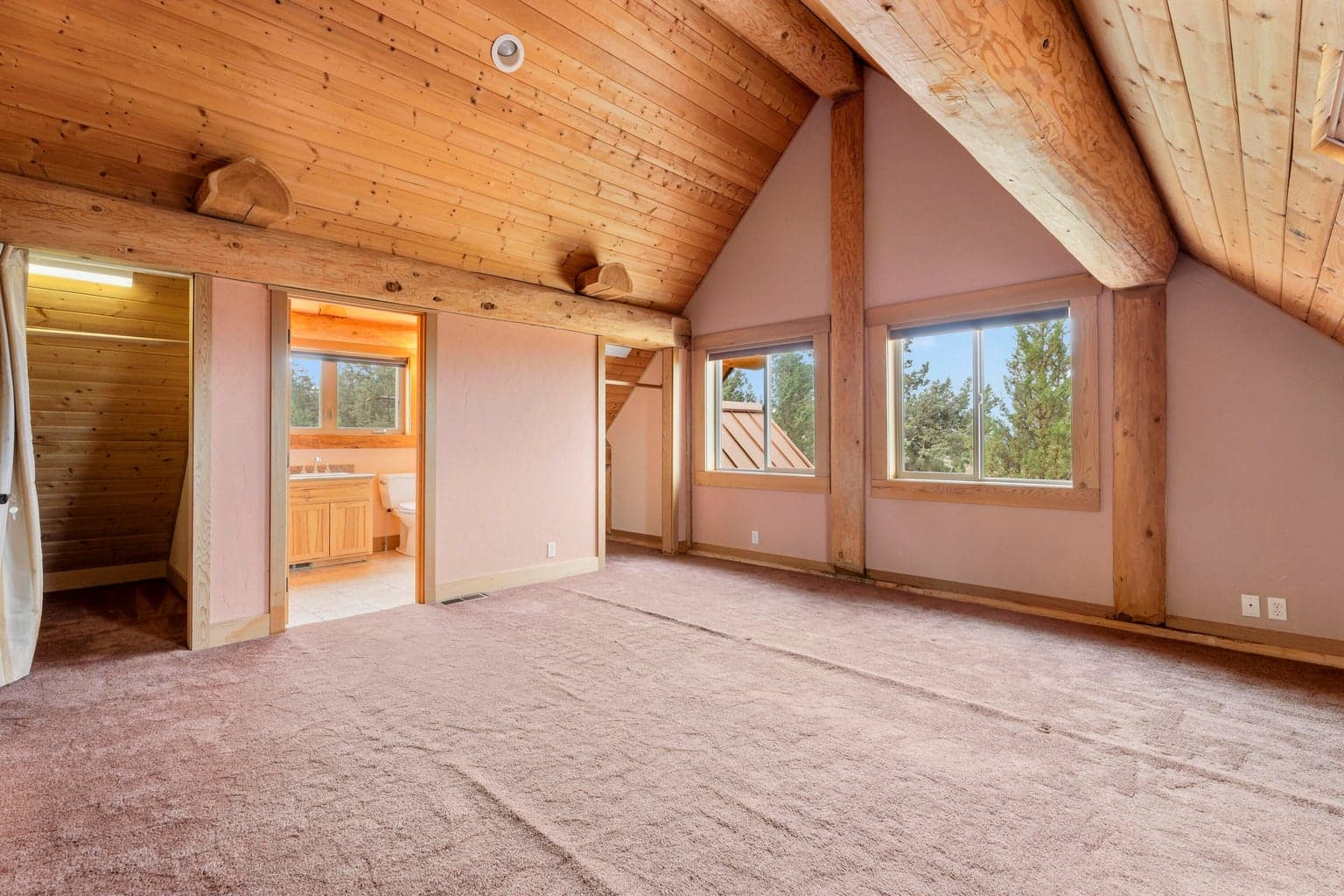 2nd bedroom with full bath