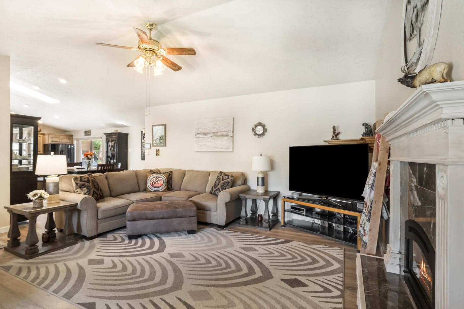 Photo of 2020 NE Hall Circle 12 of 37