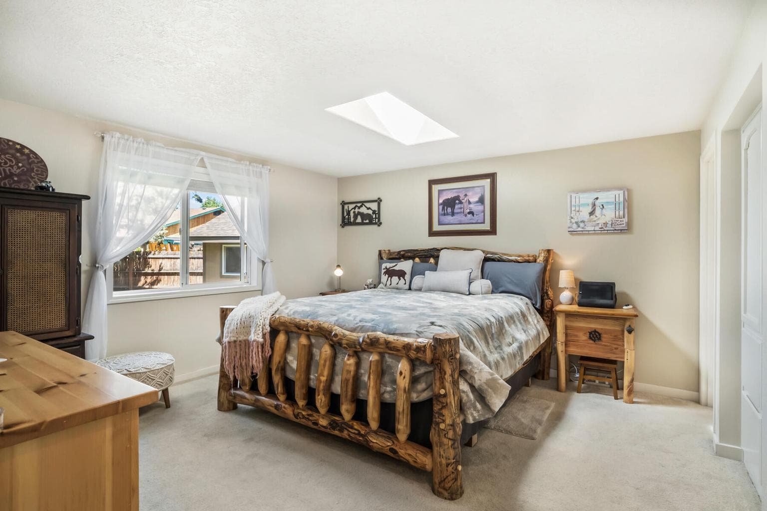 Photo of 2020 NE Hall Circle 13 of 37