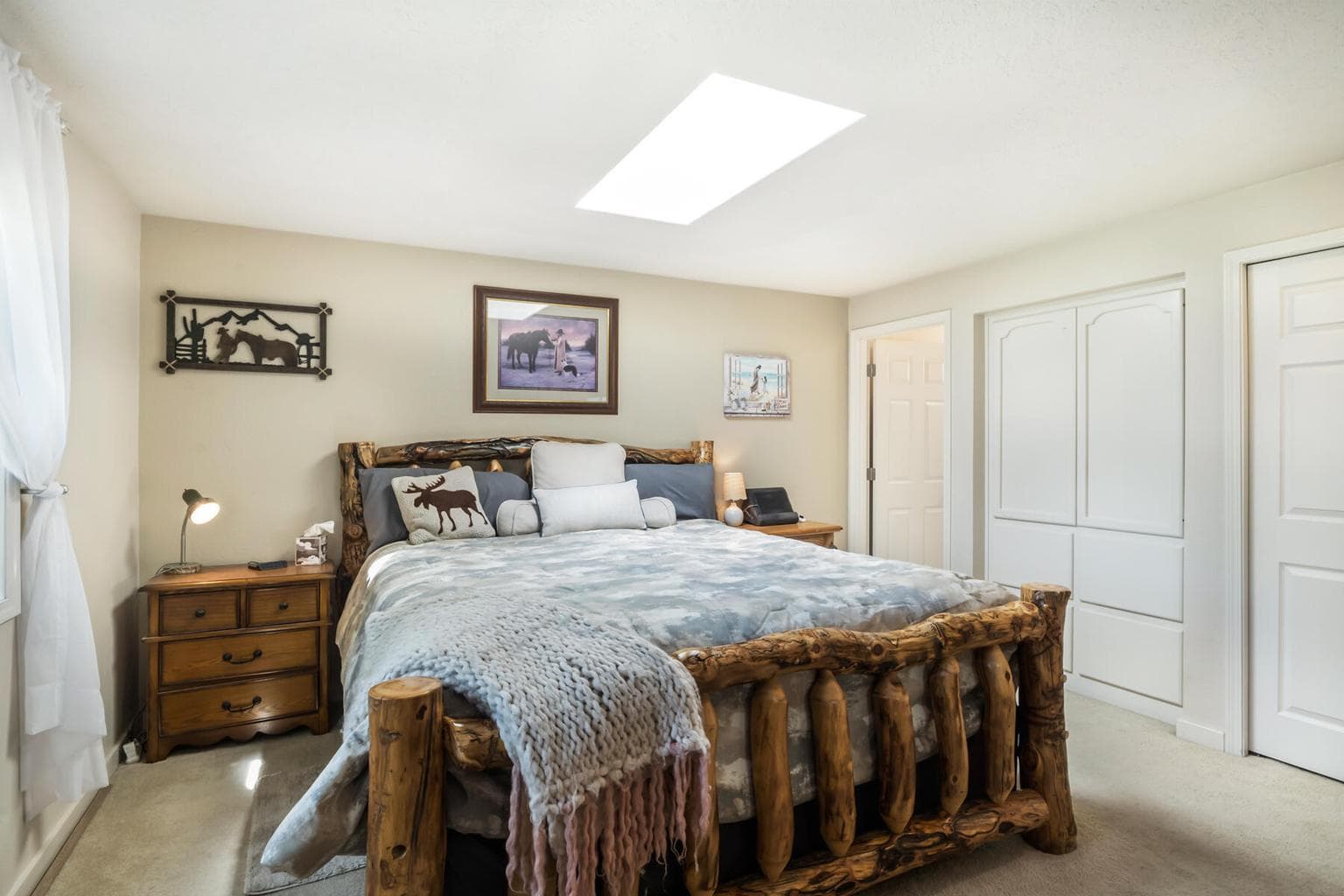 Photo of 2020 NE Hall Circle 14 of 37