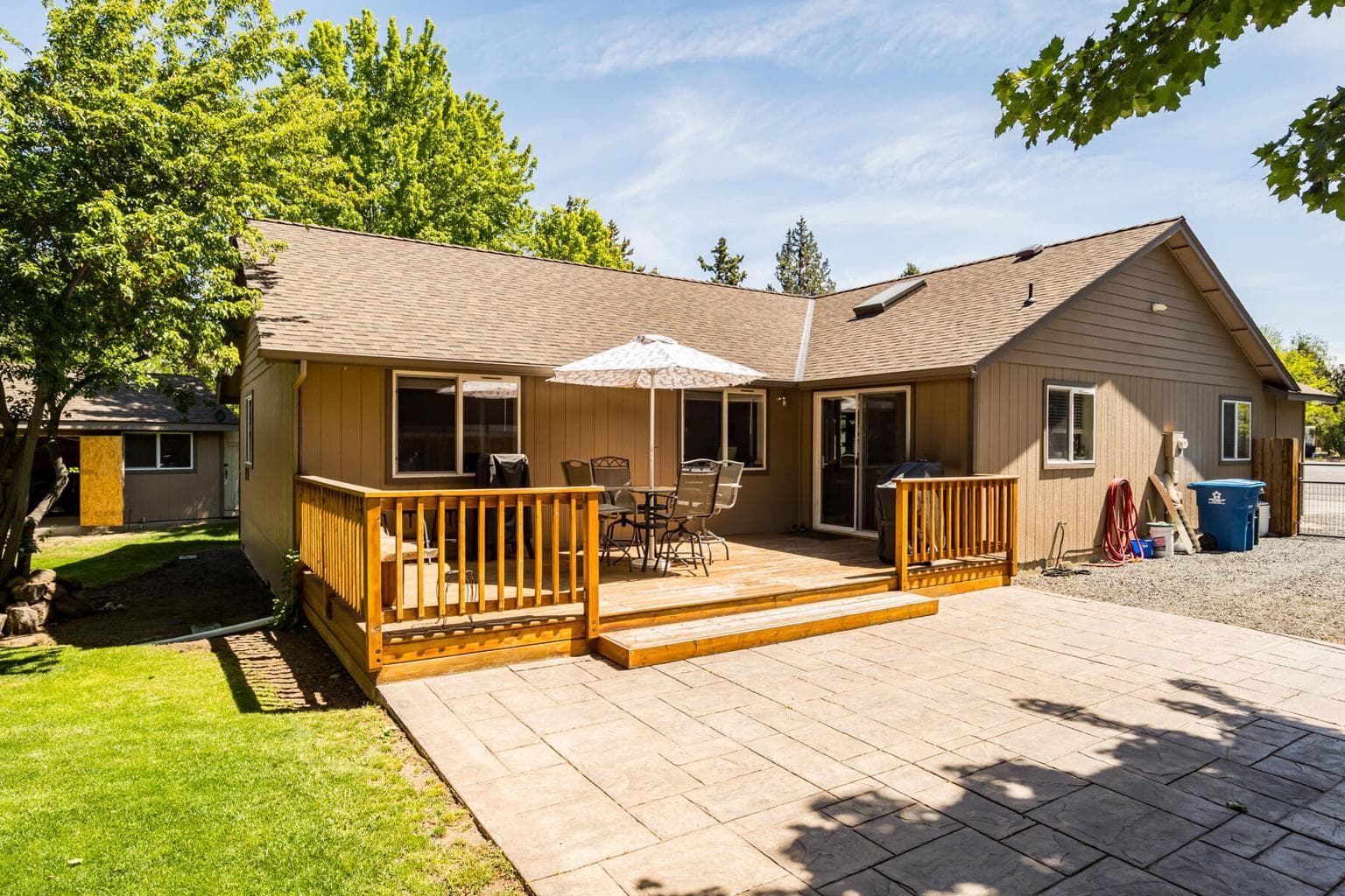 Photo of 2020 NE Hall Circle 19 of 37