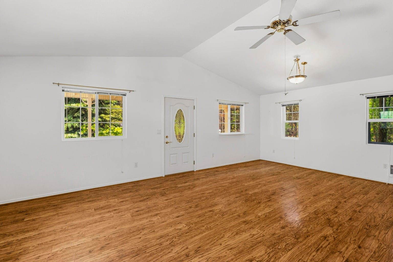 Open floorplan with room to stretch out.