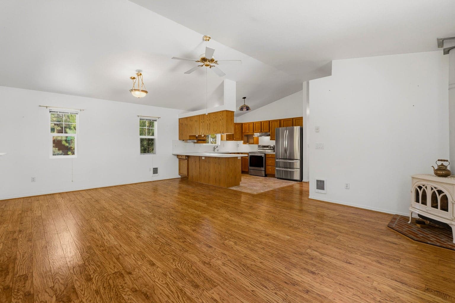 Beautiful floors and tall ceilings.