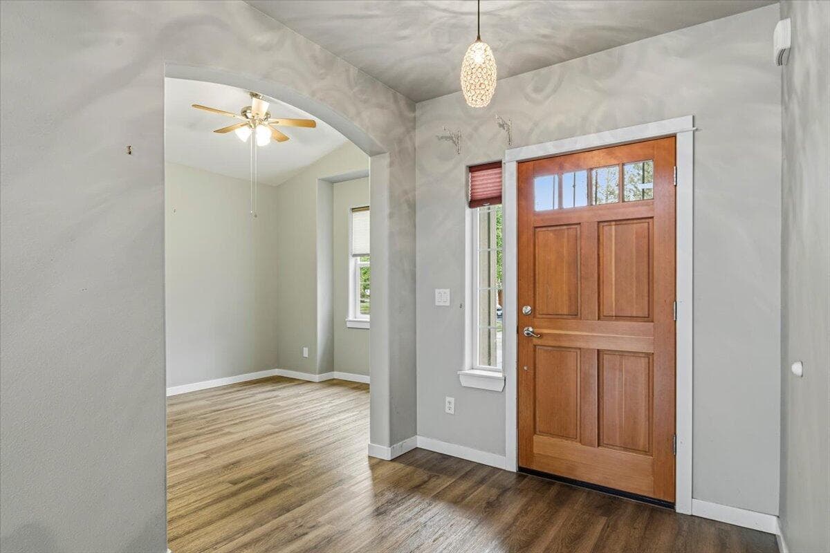 Photo of 623 Freemont 5 of 39