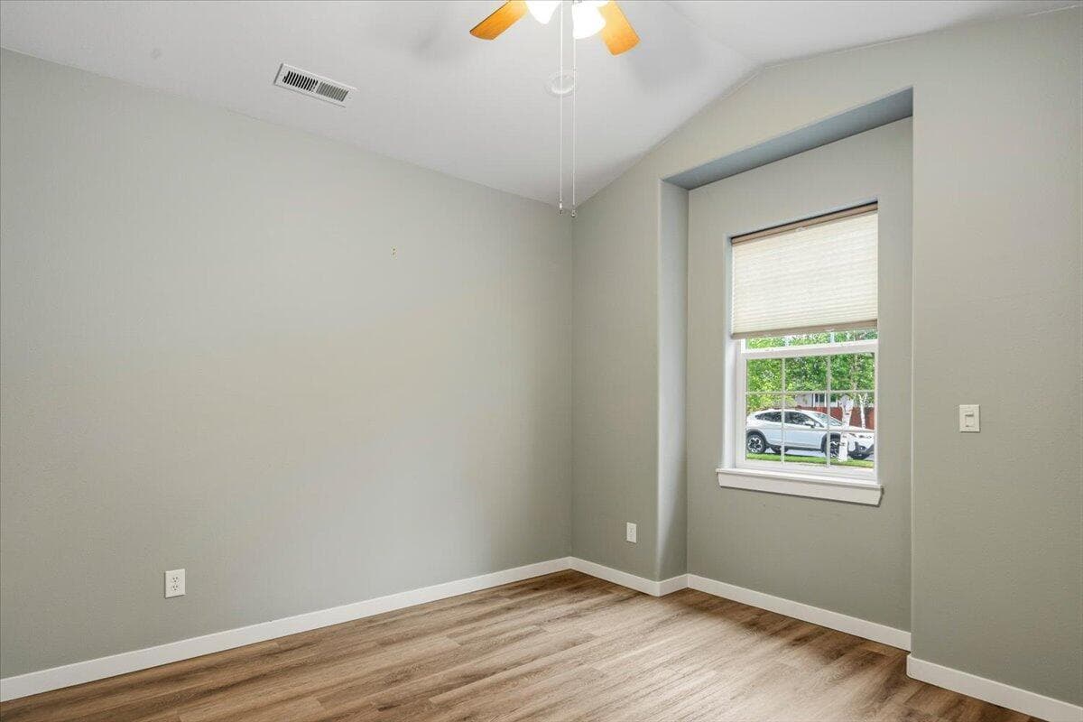 Photo of 623 N Freemont Street 6 of 39