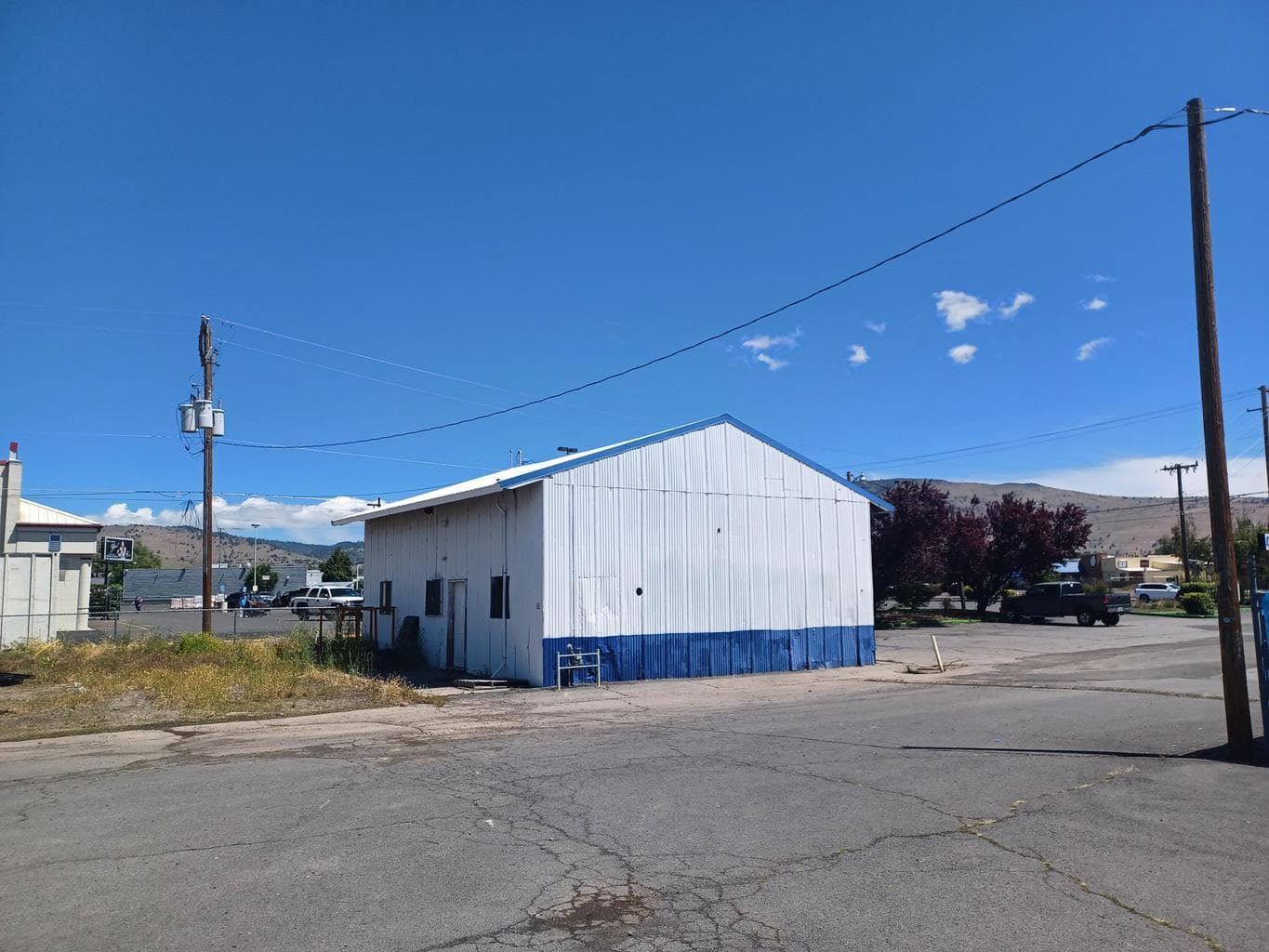 Photo of 2050 Washburn 3 of 11