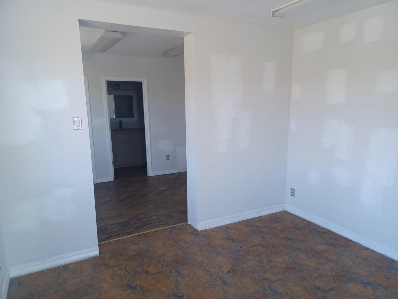 Photo of 2052 Washburn 4 of 8
