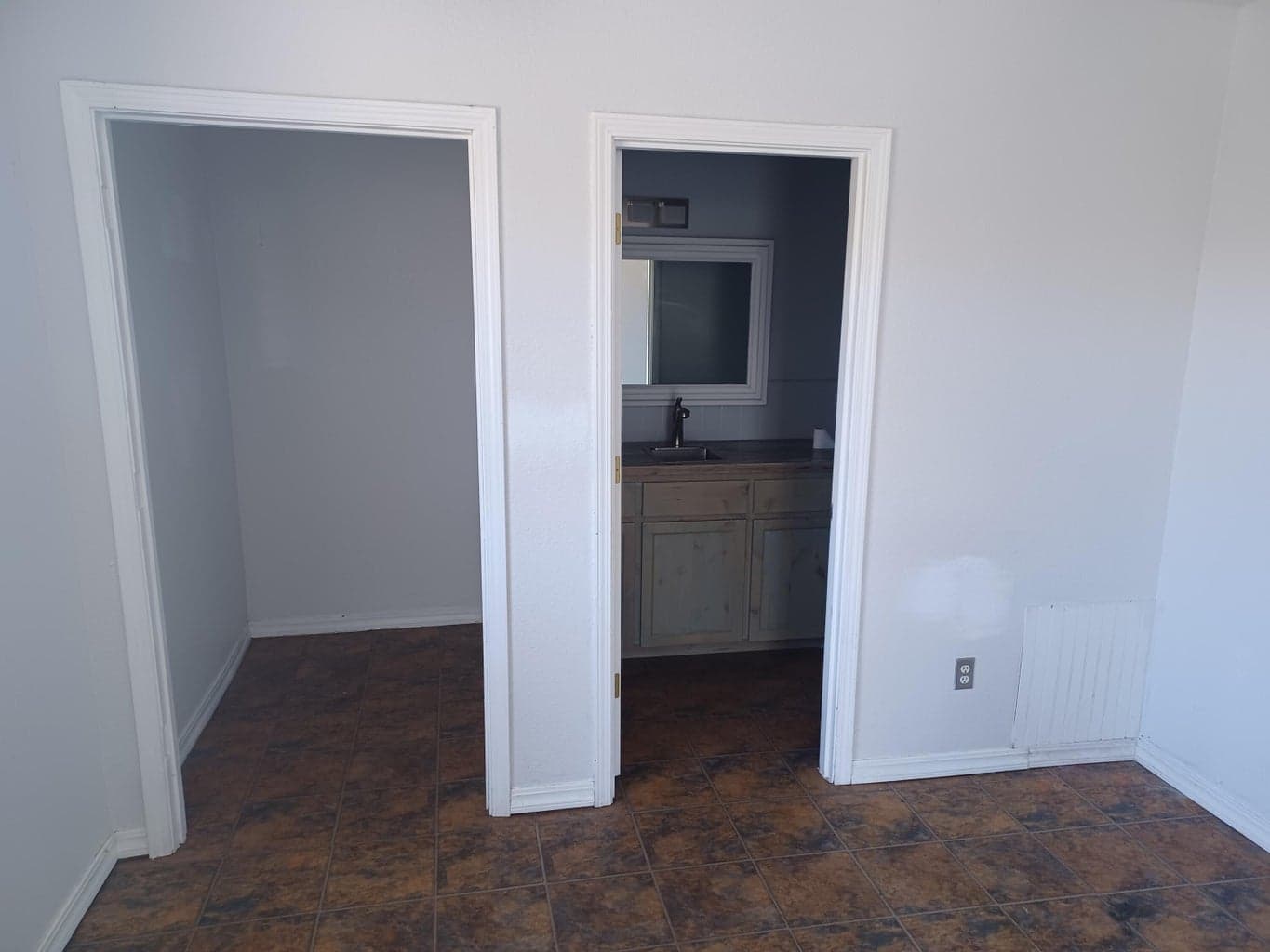 Photo of 2052 Washburn 5 of 8