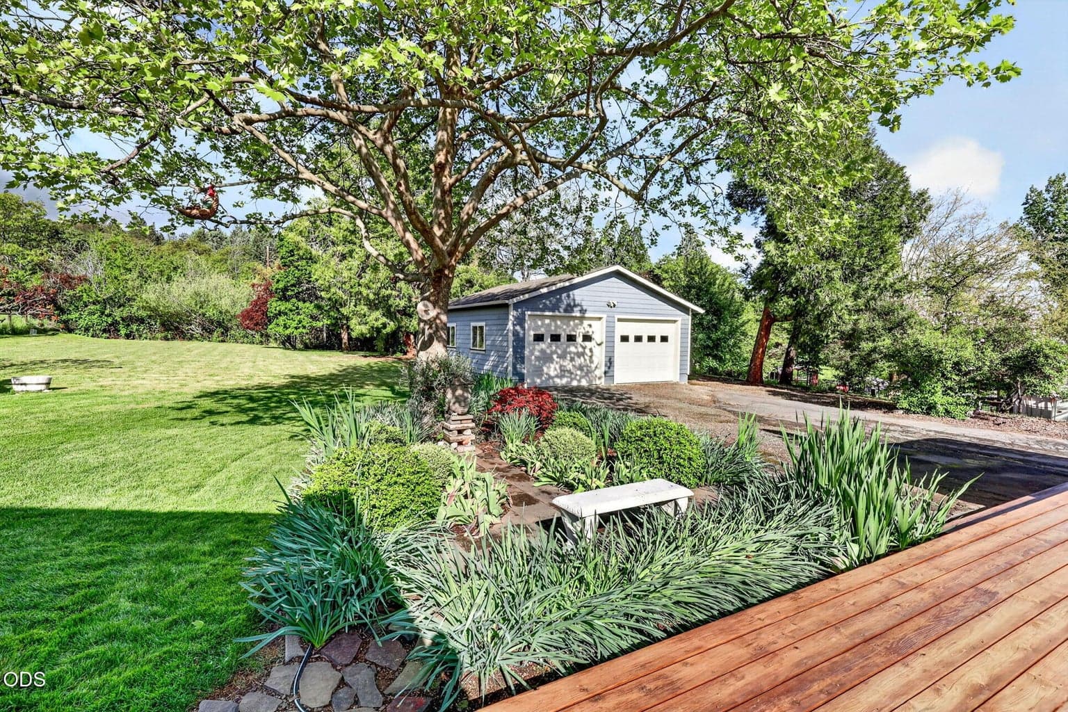 Photo of 2076 Magnolia 2 of 44