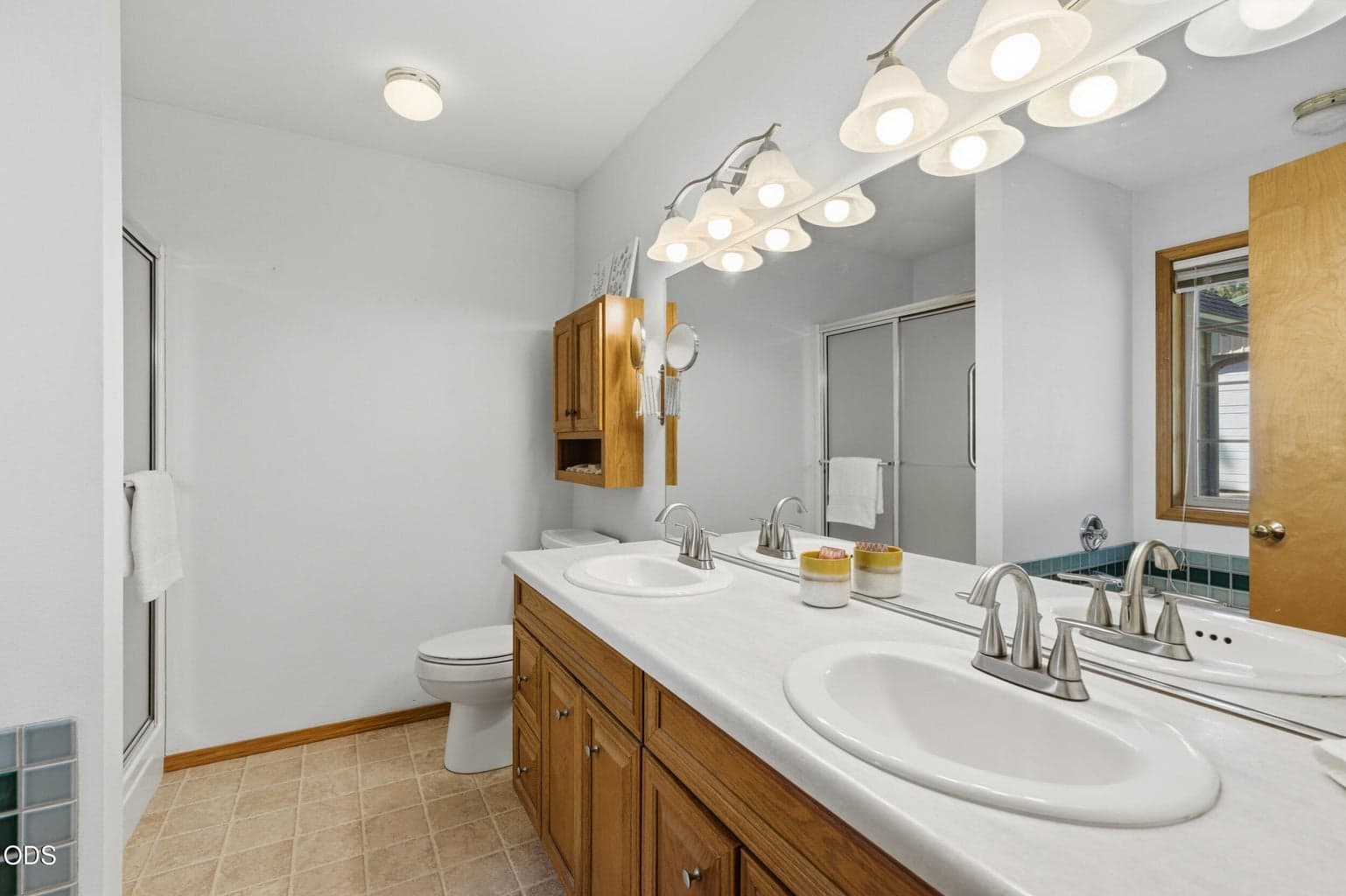 Primary Bath En suite with Double Vanity and Walk In Shower