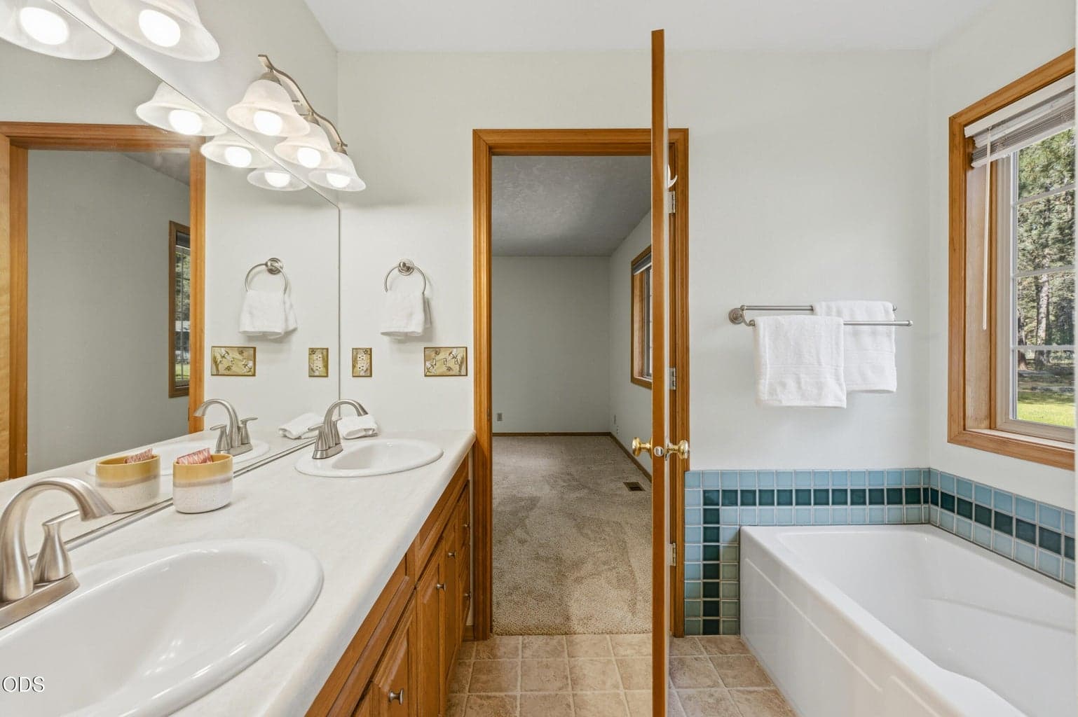 Primary Bath En suite Bath with Soaking Tub