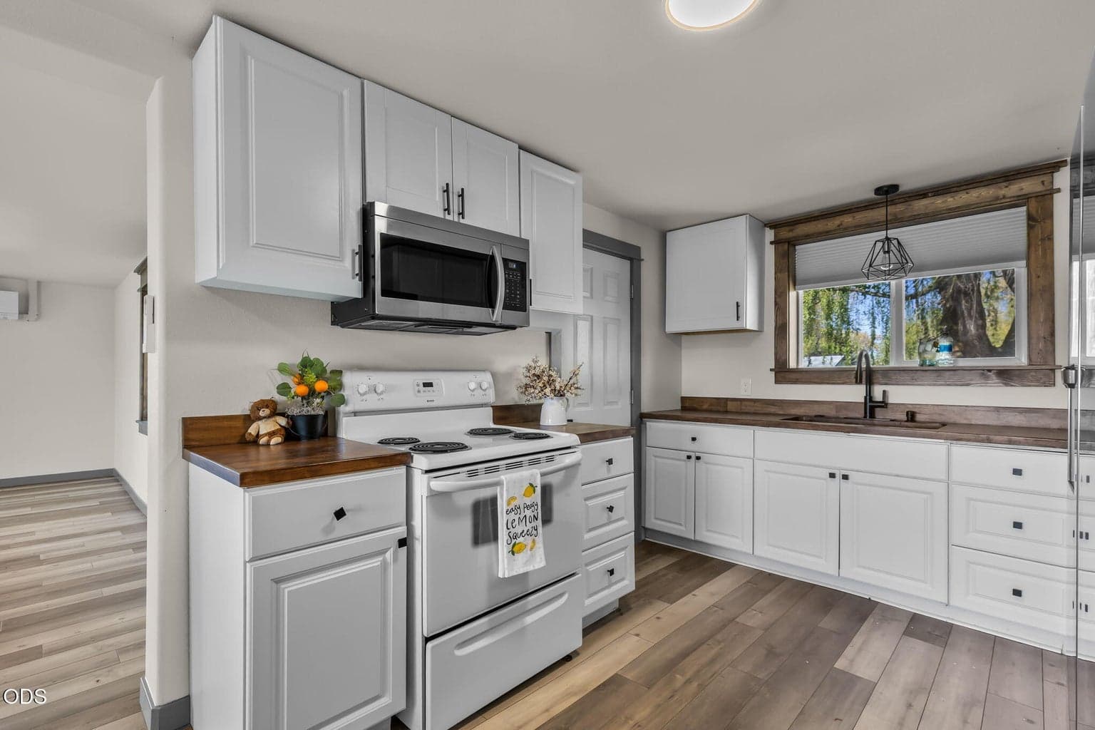 Photo of 847 C Avenue 13 of 51
