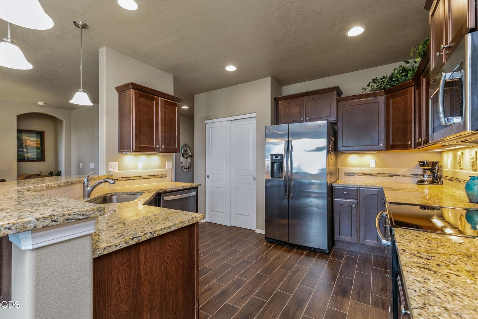Photo of 2727 6th 5 of 19