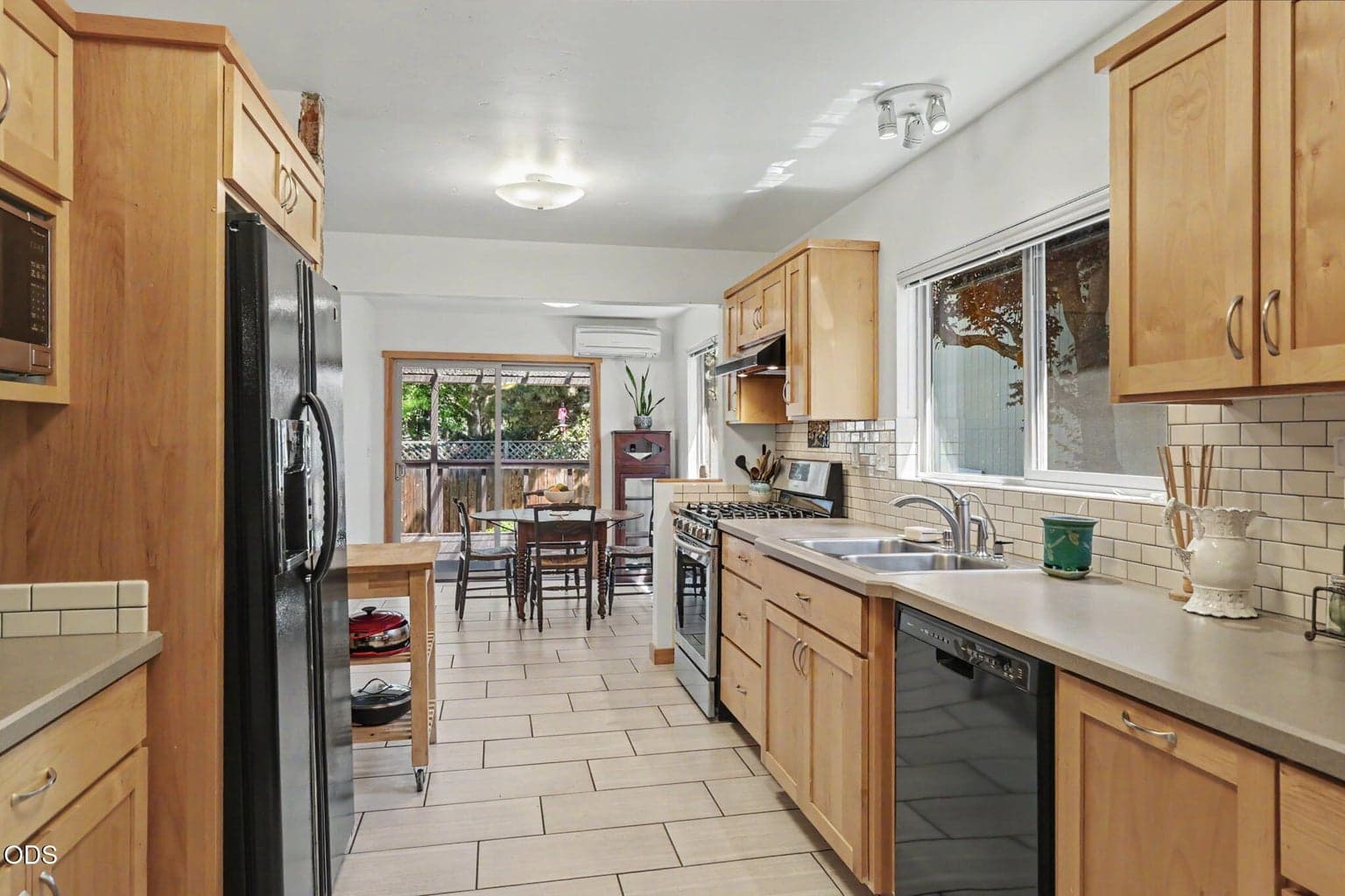 Photo of 1423 Main 5 of 30