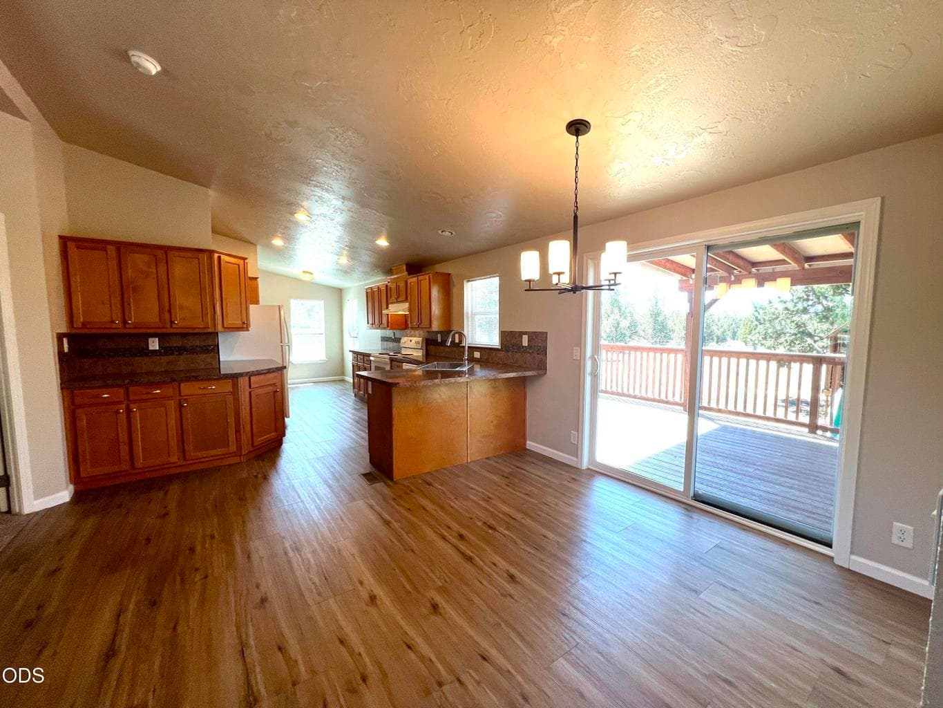 Photo of 4647 SE Umatilla Loop 9 of 33