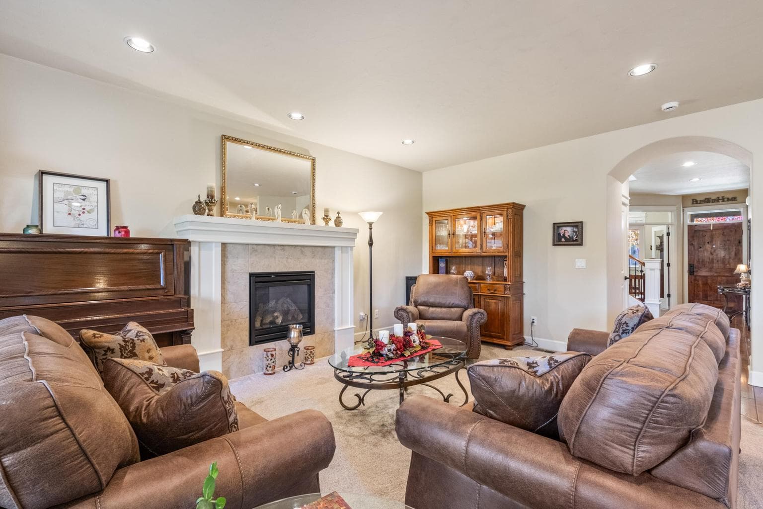Photo of 1094 E Horse Back Trail 10 of 47
