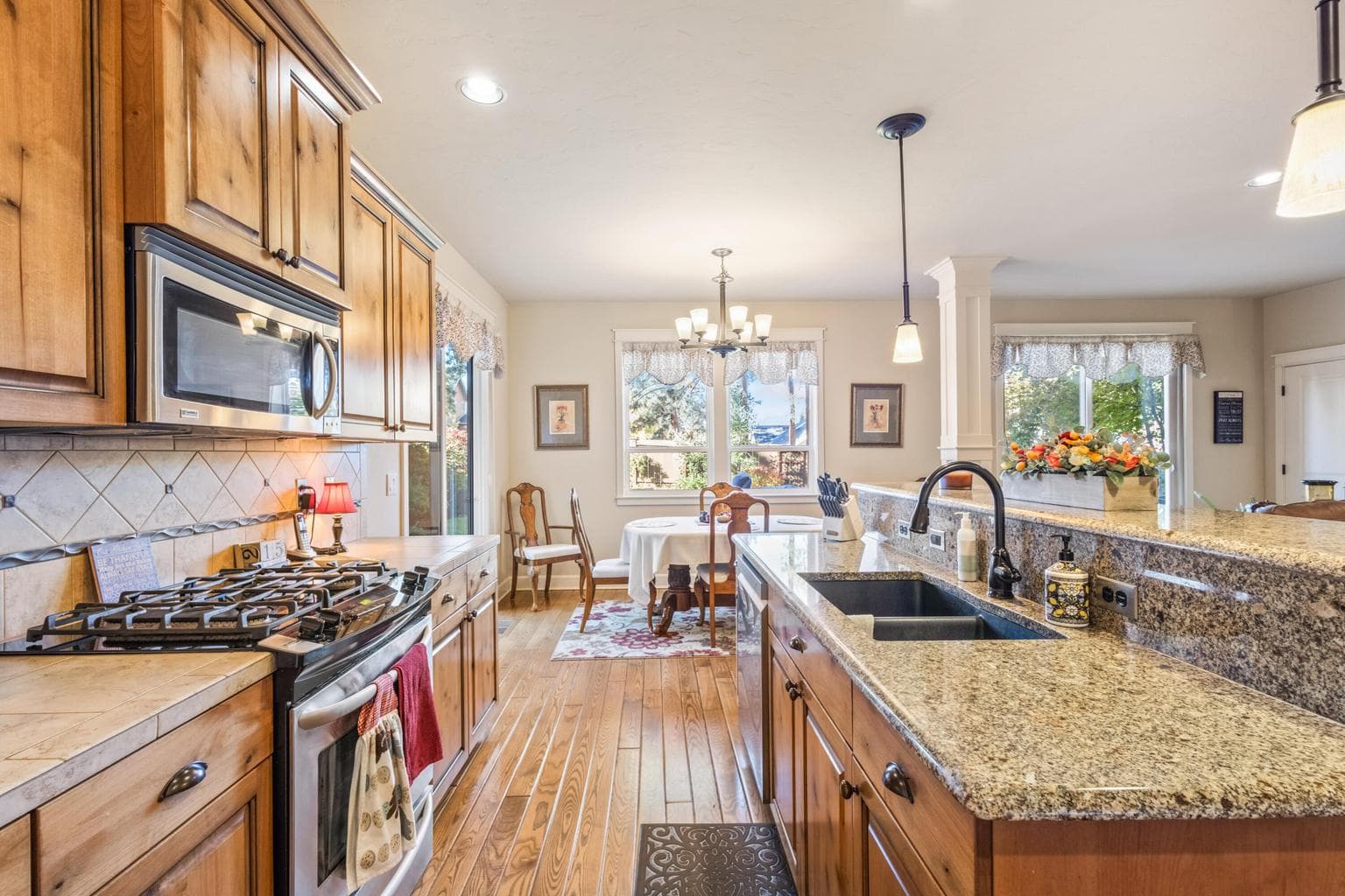 Photo of 1094 E Horse Back Trail 12 of 47