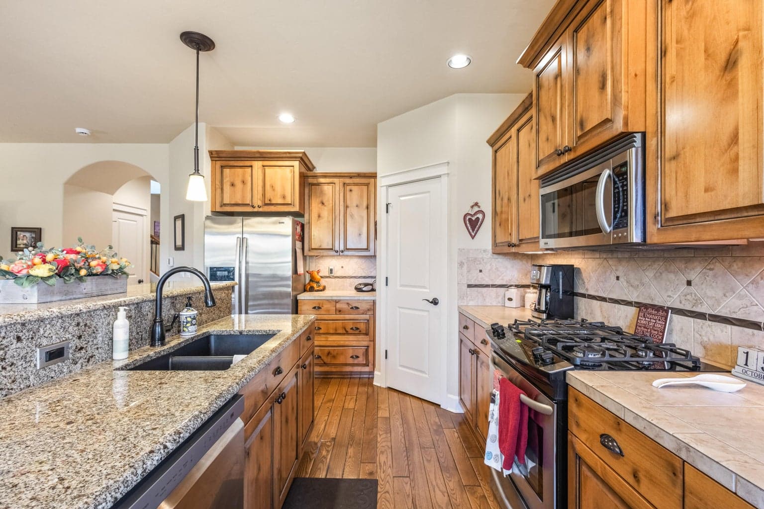 Photo of 1094 E Horse Back Trail 15 of 47