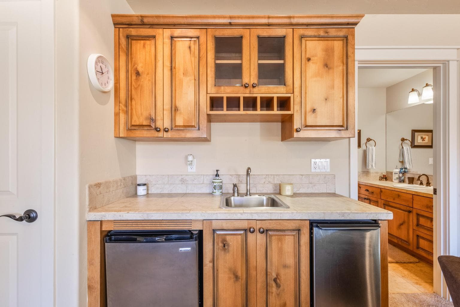 Photo of 1094 E Horse Back Trail 20 of 47