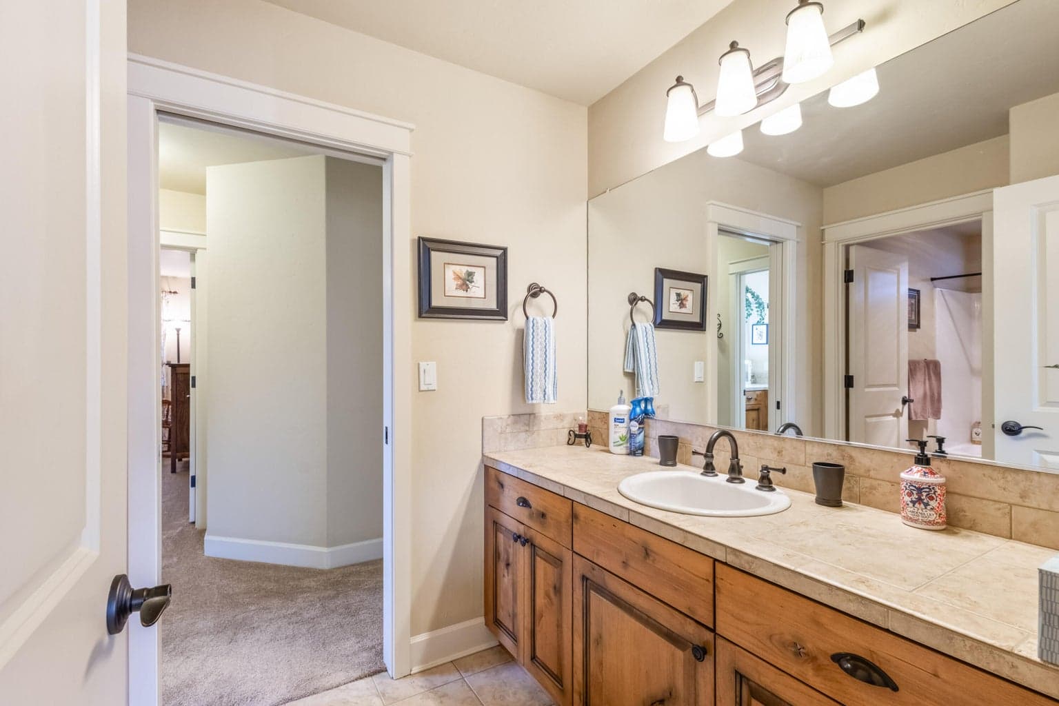 Photo of 1094 E Horse Back Trail 21 of 47