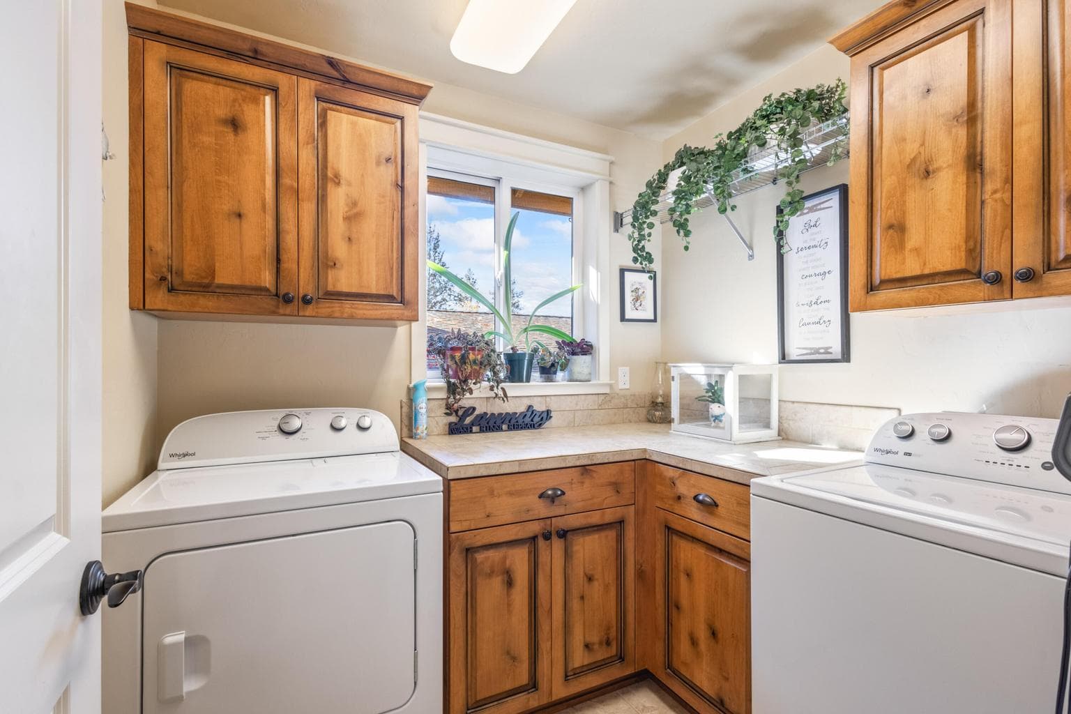 Photo of 1094 E Horse Back Trail 32 of 47