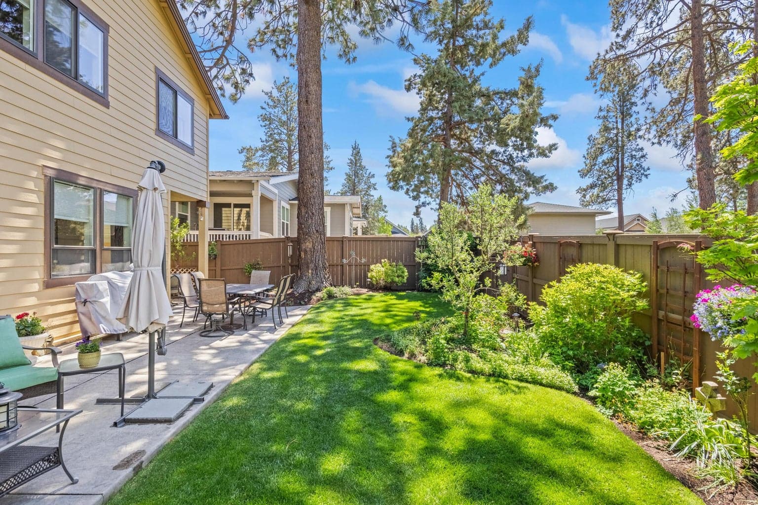 Photo of 1094 E Horse Back Trail 34 of 47